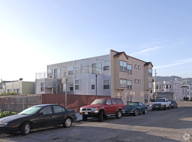 Building Photo - 1396 Revere Ave