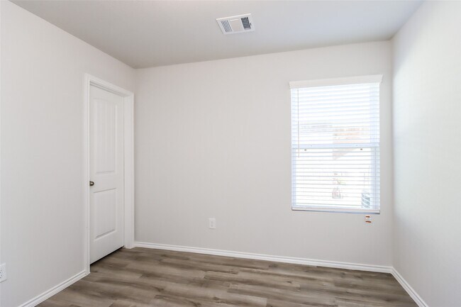 Building Photo - 17367 Cuthbert St