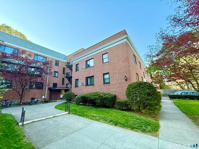 Building Photo - 570 Whitney Ave