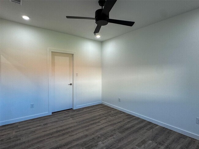 Building Photo - 430 Lucy Rd