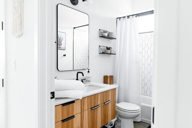 Building Photo - 2387 2500 E