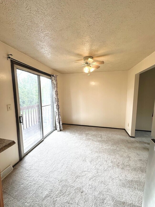 Building Photo - Well-Maintained 2 Bed, 1 Bath Townhome in West Mifflin - Private Balcony, Central AC & Heat - Ava...