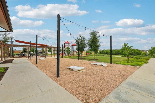 Building Photo - 528 Evergreen Sumac Lp