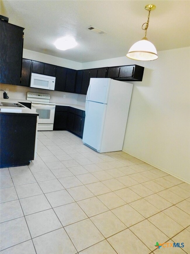 Building Photo - 2803 Alma Dr