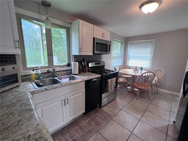 Building Photo - 17 Pleasant View Dr
