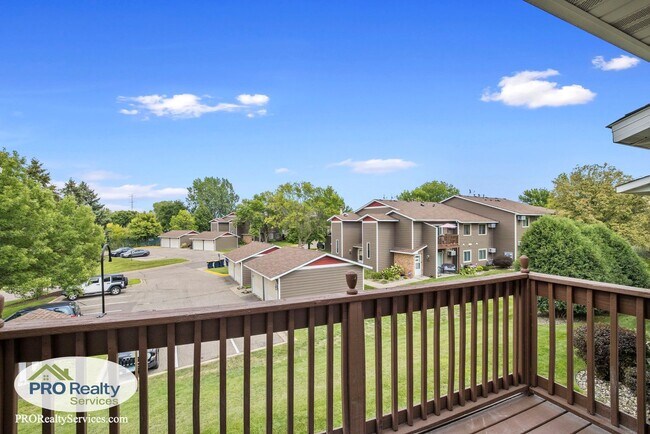 Building Photo - 2 Bedroom Townhome **Free May Rent with a May 2026 Move In**