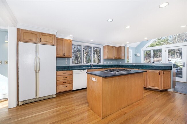 Building Photo - 445 Glen Rd