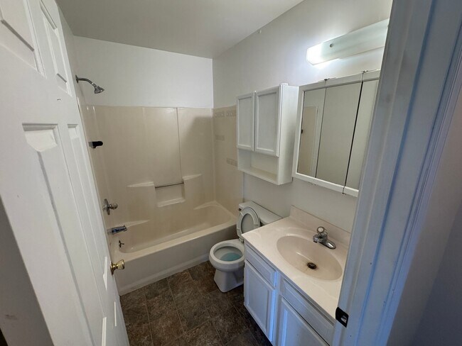 Building Photo - 1627 Blue Jay Dr