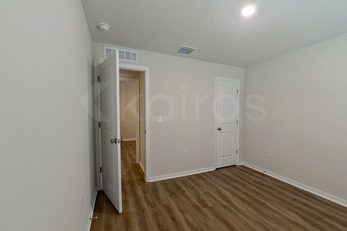 Building Photo - 10872 N Frantz Ave