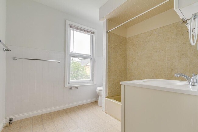 Building Photo - 96 W 21st St