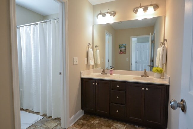 Building Photo - Beautiful 3 Bedroom Home in Everett's Creek Community