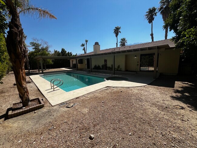 Building Photo - 2266 N Los Alamos Rd