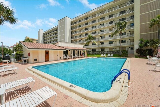 Building Photo - 10310 S Ocean Dr