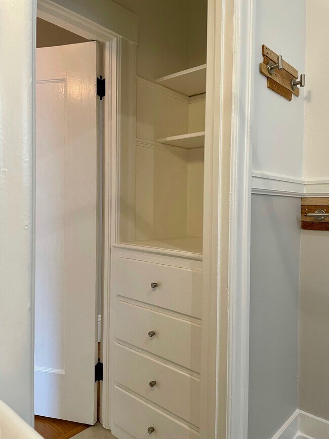 Building Photo - 482 38th St