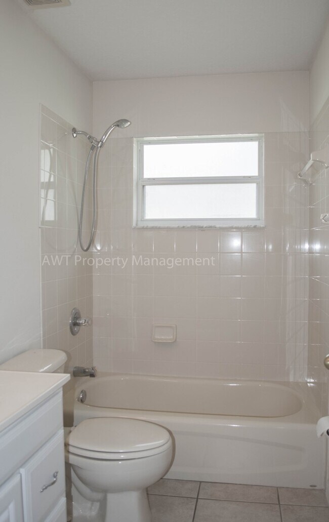 Building Photo - 90a Farmsworth Dr