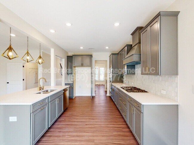 Building Photo - 17712 Summers Walk Blvd