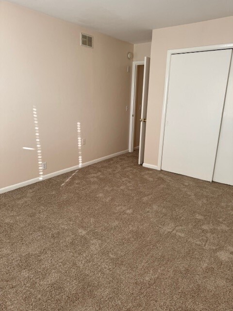 Building Photo - Woodland Waverly Area 1 bedroom Condo