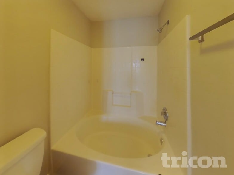 Building Photo - 1263 Crescent Dr