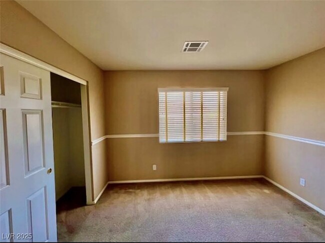 Building Photo - 2455 Silver Sunrise Ln