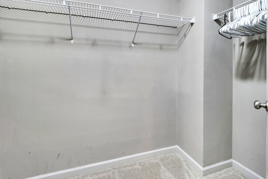 Building Photo - 5084 Whiteoak Ter SE