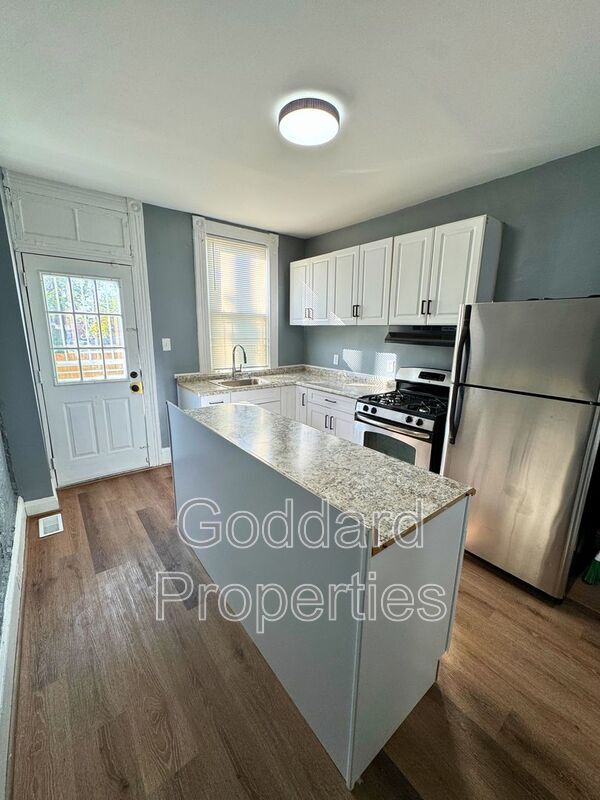 Building Photo - 1313 E North Ave