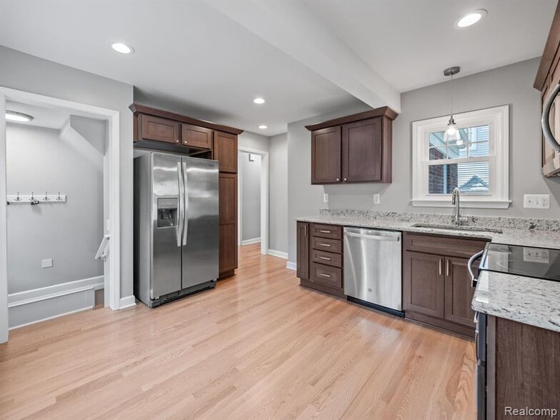Building Photo - 1679 Villa Rd