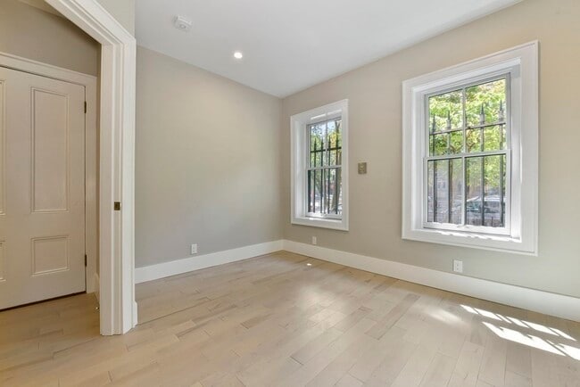 Building Photo - 55 Clarendon St