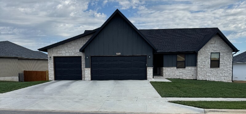 Primary Photo - 896 S Silverwood Ln