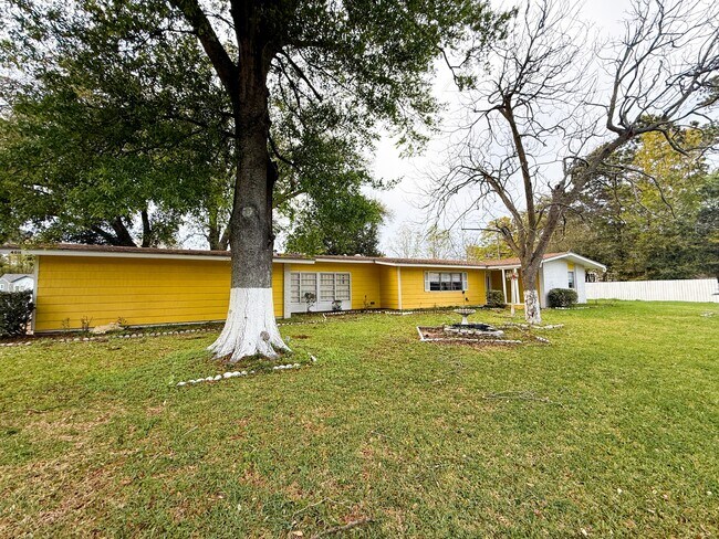 Building Photo - 4011 Dryden Rd