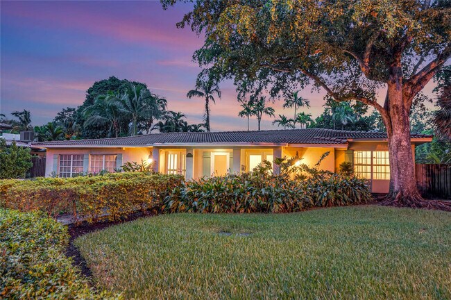 Building Photo - 1612 E Lake Dr