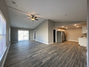 Building Photo - 121/123 Tucker Ln