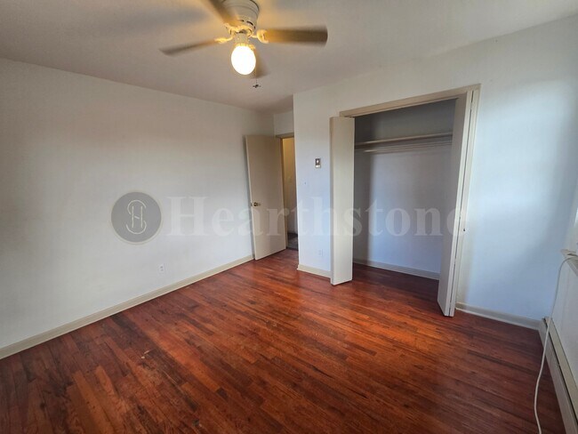 Building Photo - 212 N Globe Ave