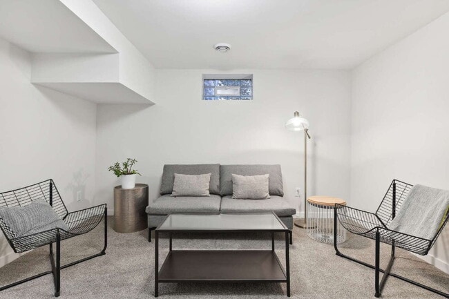 Building Photo - Charming 3-Bed Duplex in Vibrant Minneapolis Neighborhood