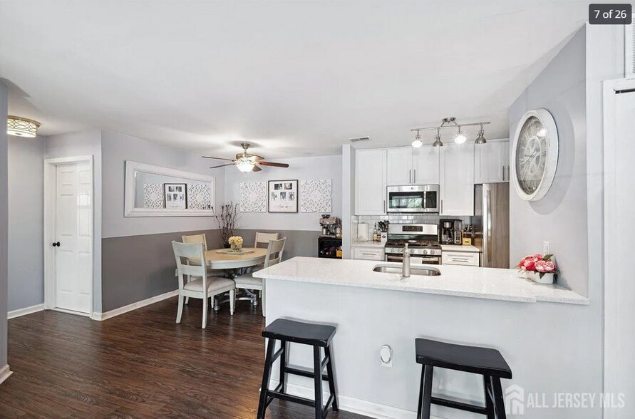 Building Photo - 394 Carhart Ct