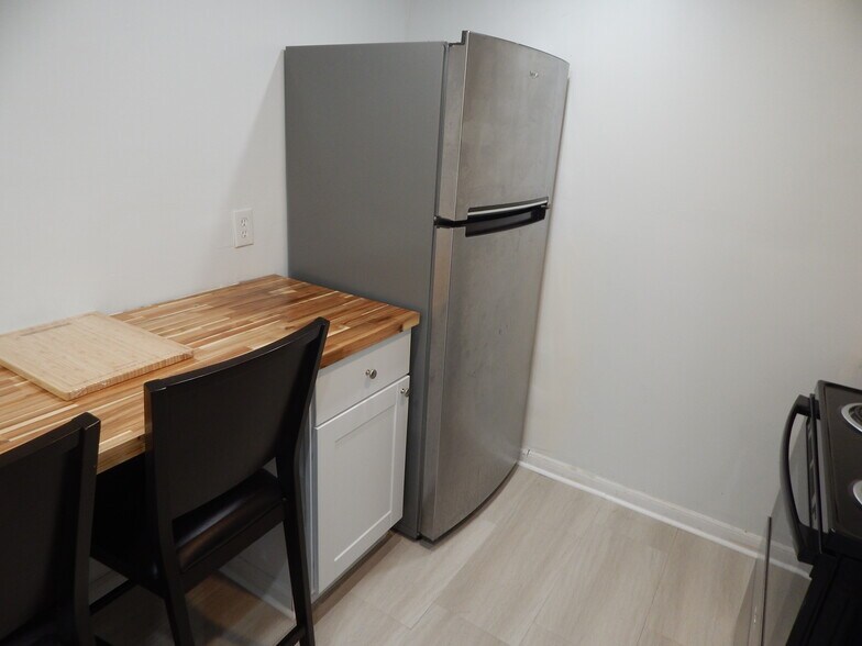 Refrigerator - 3388 Harrison Rd