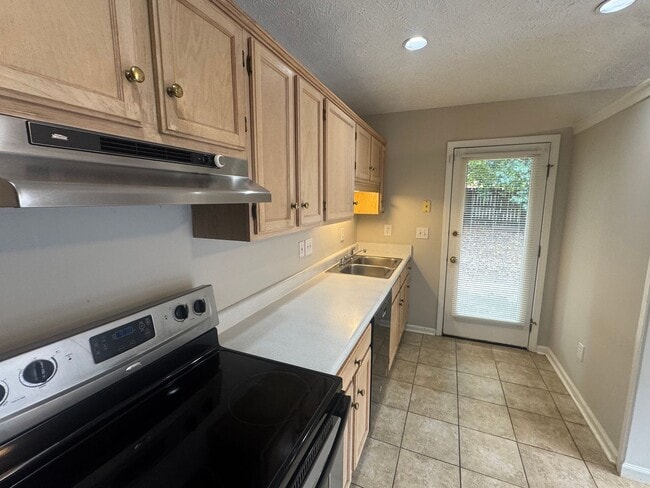Building Photo - Immaculate East Chase Patio Home