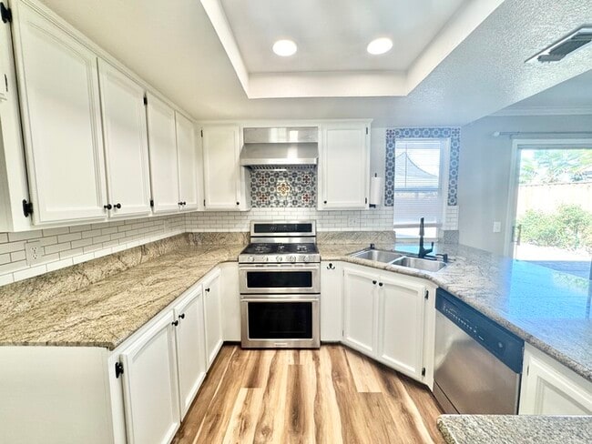 Building Photo - Beautiful 4 Bedroom Single Story For Rent In Roseville!