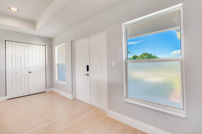 Building Photo - 1621 NE 17th Terrace