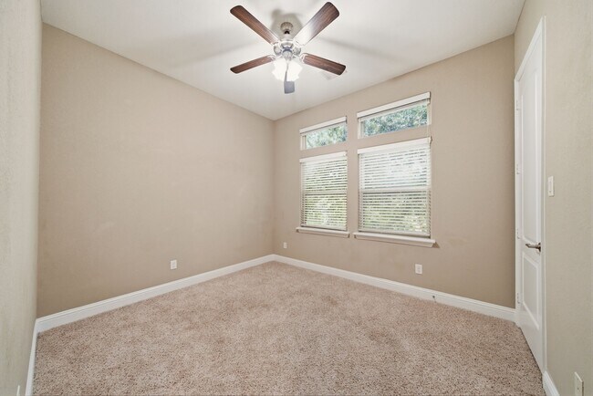 Building Photo - 1113 W 18th St