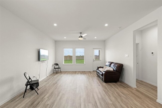 Building Photo - 31055 Brightwell Bnd