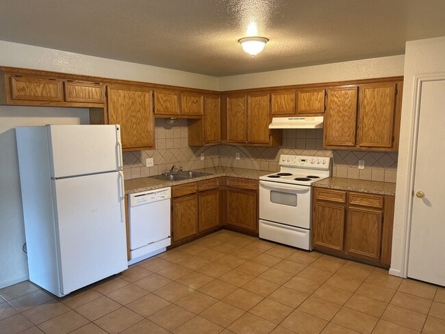 Building Photo - 304 Primrose