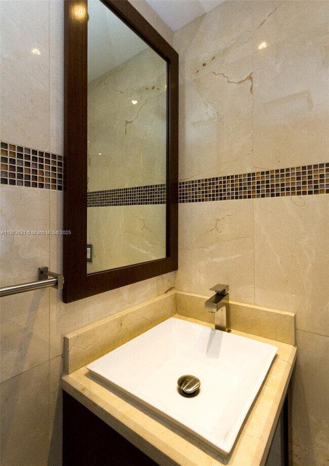 Building Photo - 4775 Collins Ave