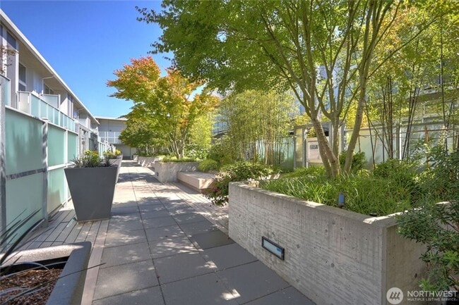 Building Photo - Unique 1 bed/1bath, 200 sqft patio, 2 parking spaces, high end finishes.