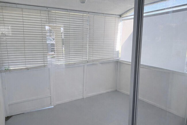 Building Photo - 2966 Ashley Dr E