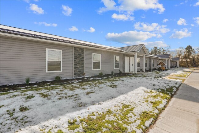 Building Photo - 423 W 3rd St