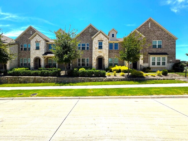 Primary Photo - 925 Utica Dr