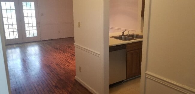 Building Photo - 461 Bramblewood Ln