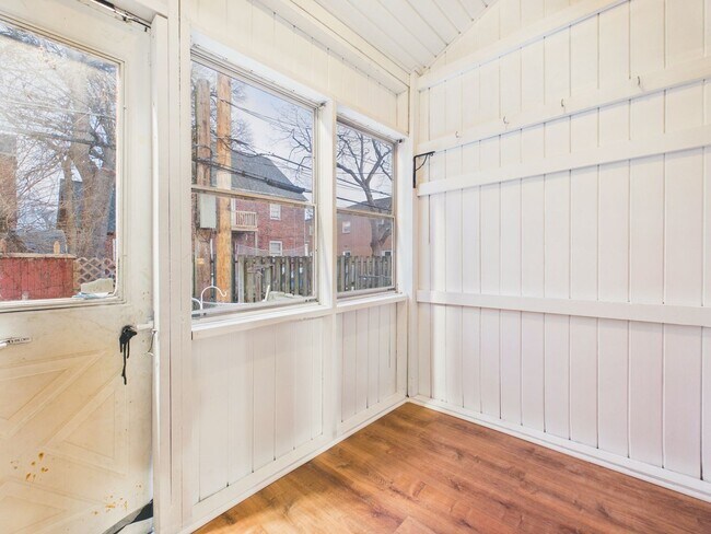 Building Photo - Charming 2 Bedroom Single Family on Penn St