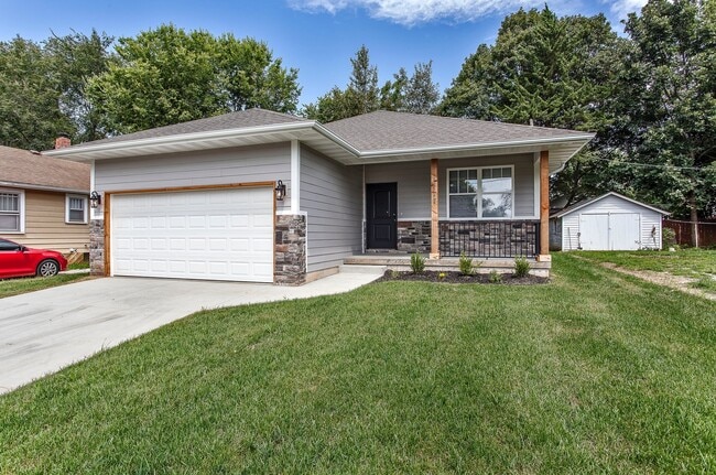 Building Photo - 3 Bed / 3 Bath 1200sqft House