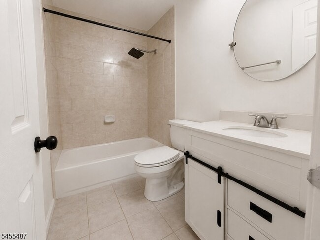 Building Photo - 121 Harrow Dr